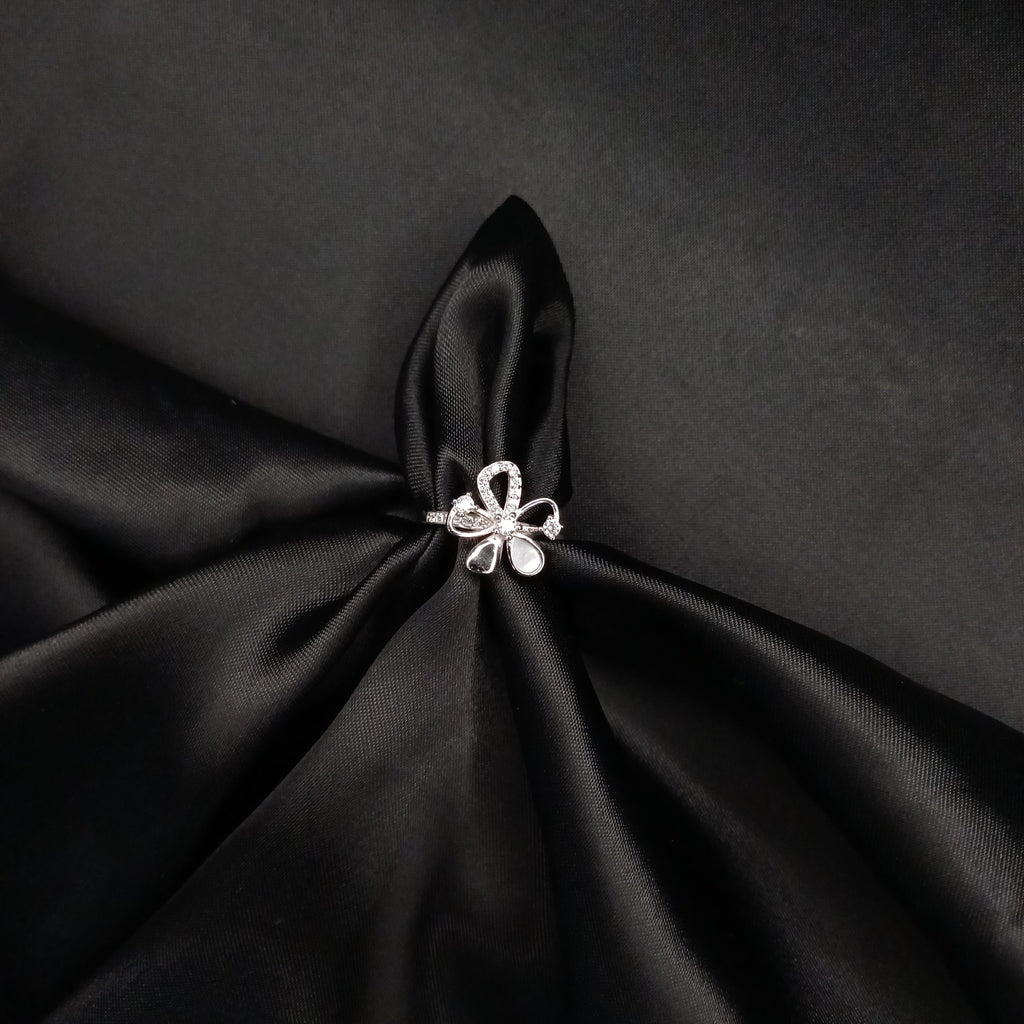 Vela & Vine Sterling Silver Ring