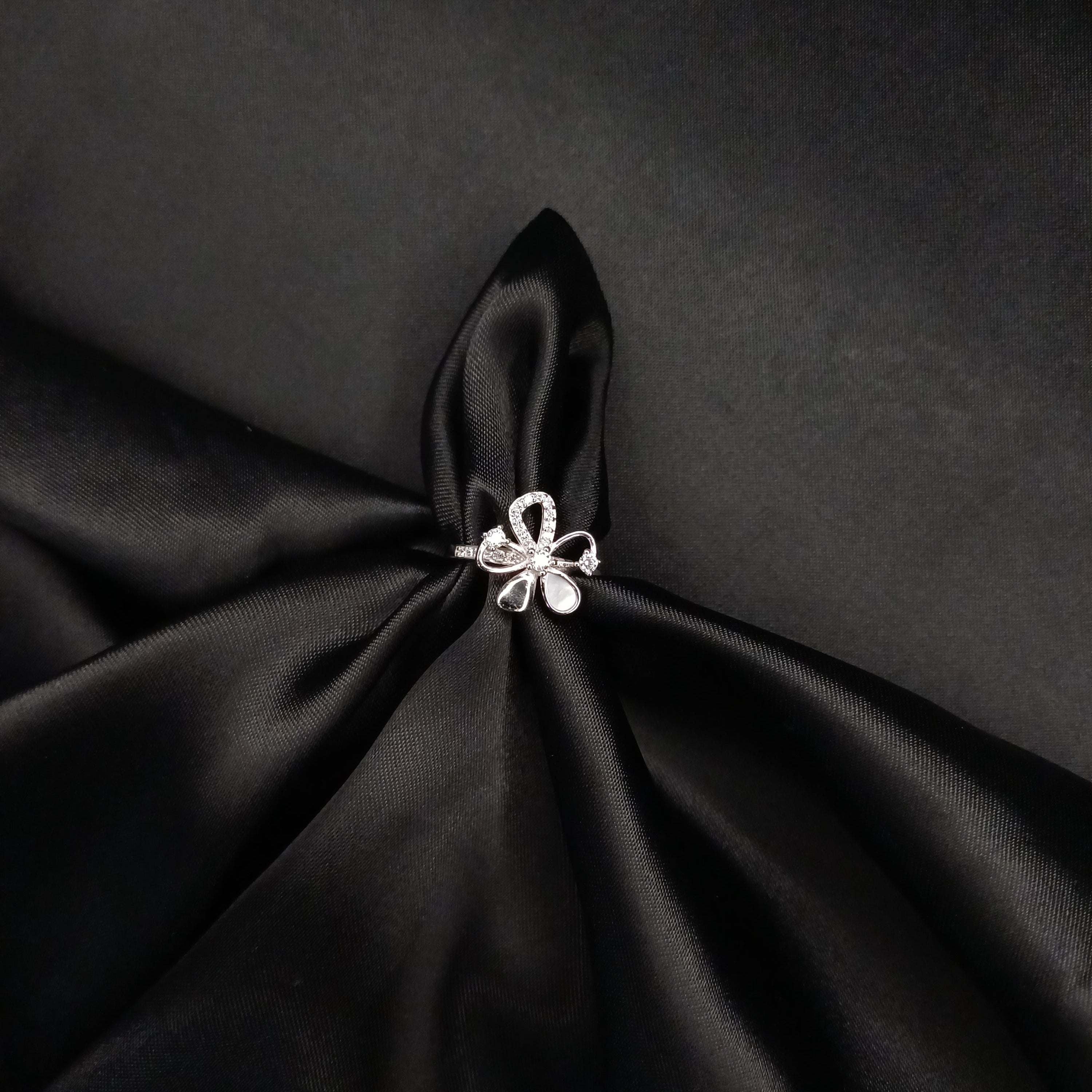 Vela & Vine Sterling Silver Ring
