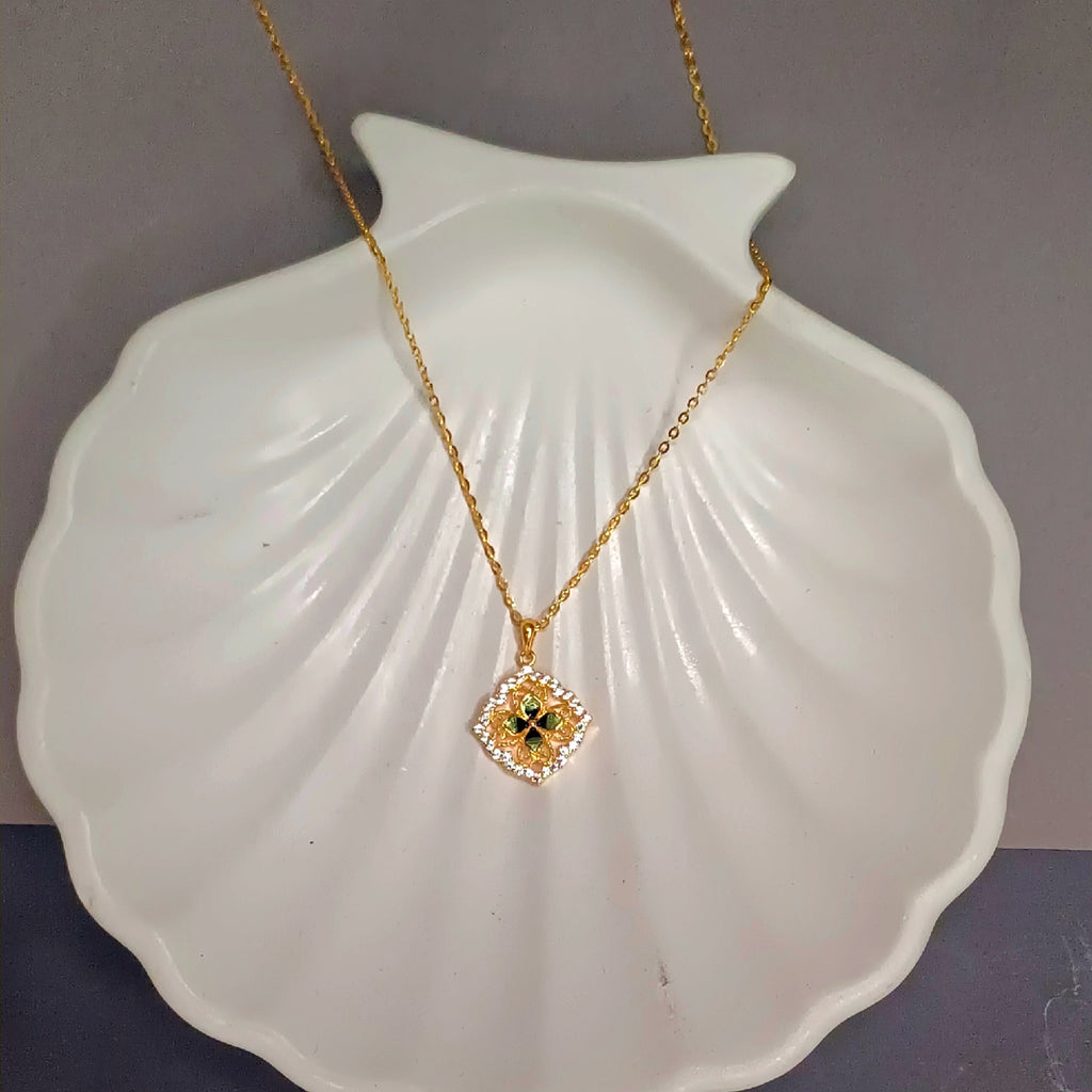 Mother of Pearl & Zirconia Clover Necklace