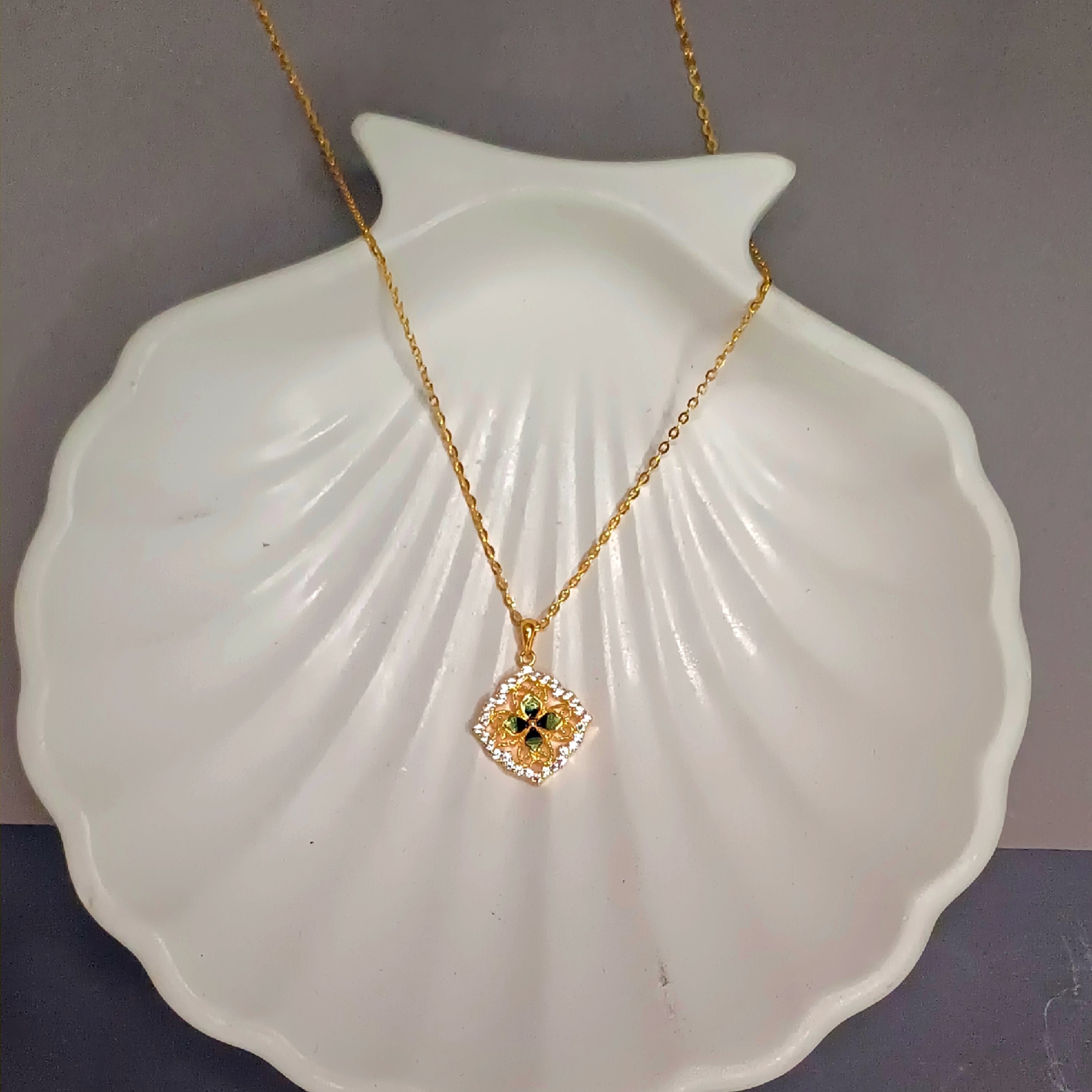 Mother of Pearl & Zirconia Clover Necklace