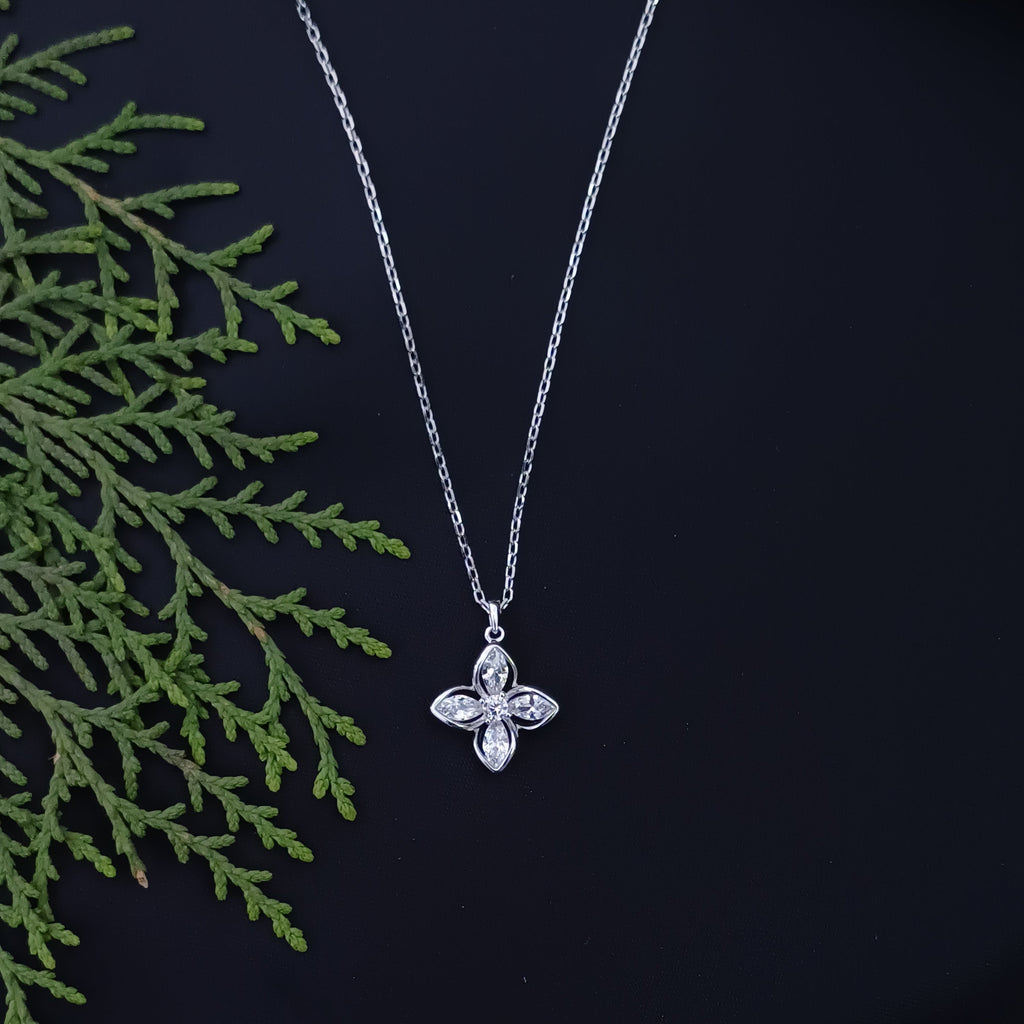 Aura Silver Clover Necklace