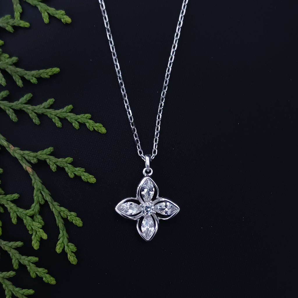 Aura Silver Clover Necklace