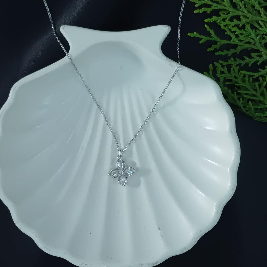 Aura Silver Clover Necklace