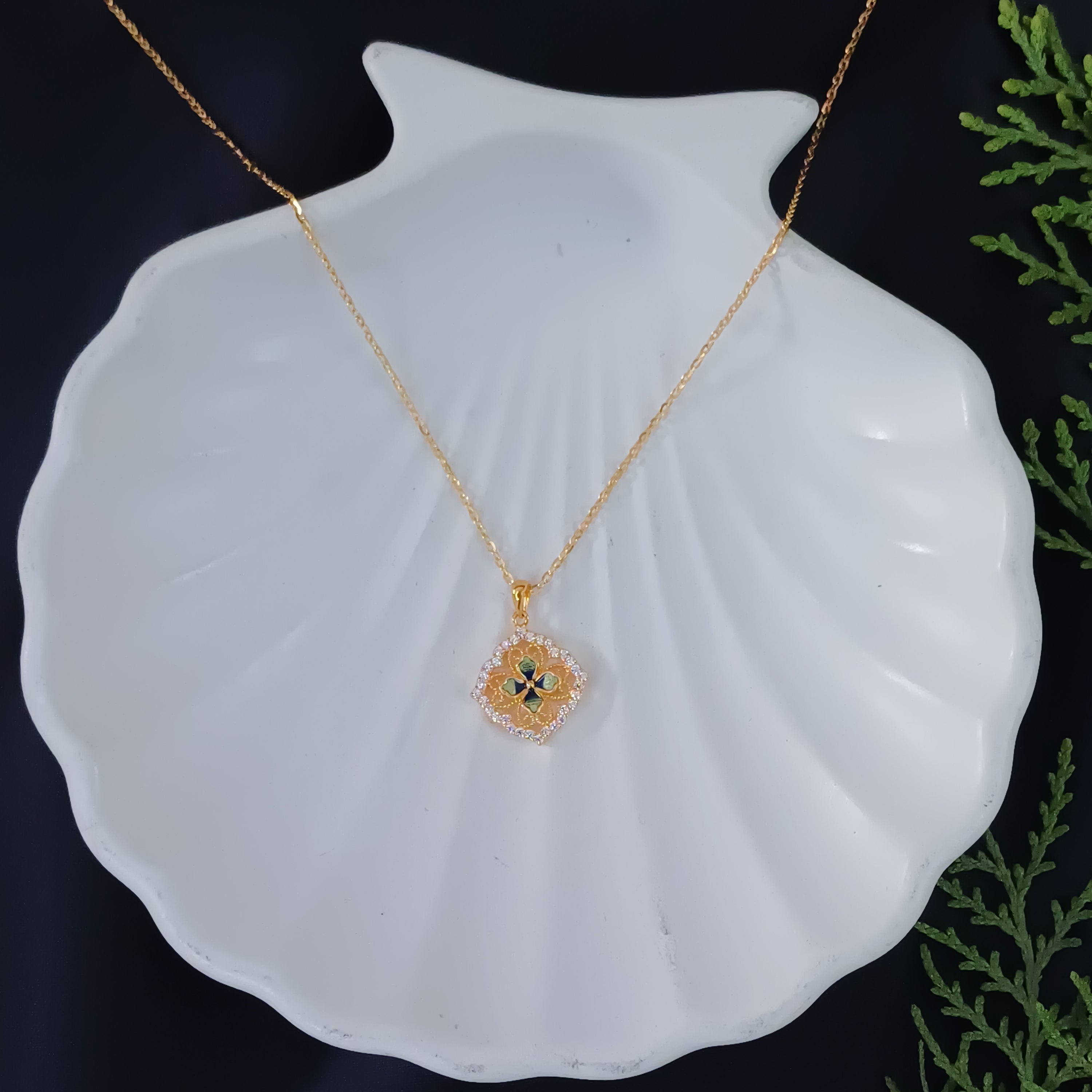 Mother of Pearl & Zirconia Clover Necklace