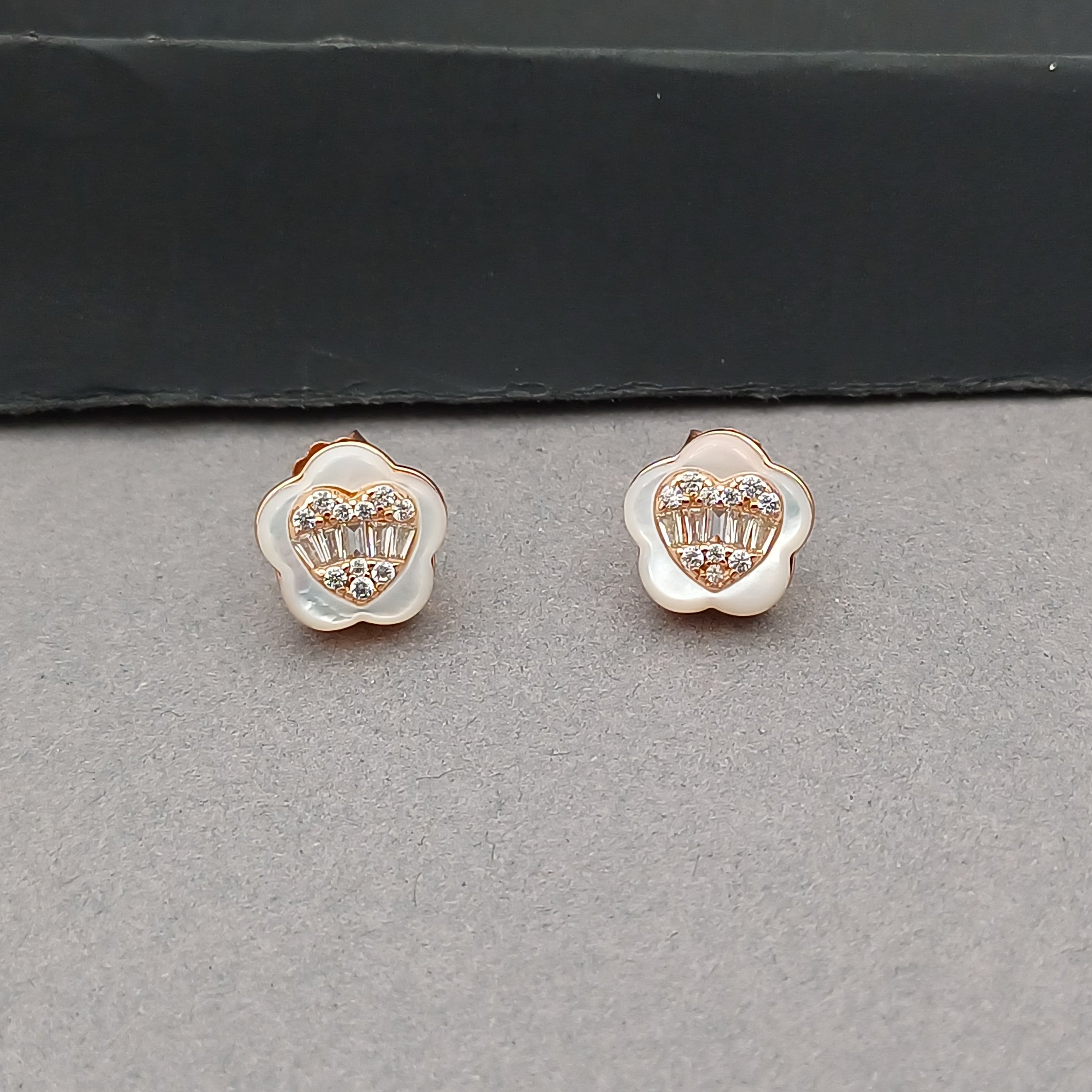 Luminous Mother of Pearl Blossom necklace Set