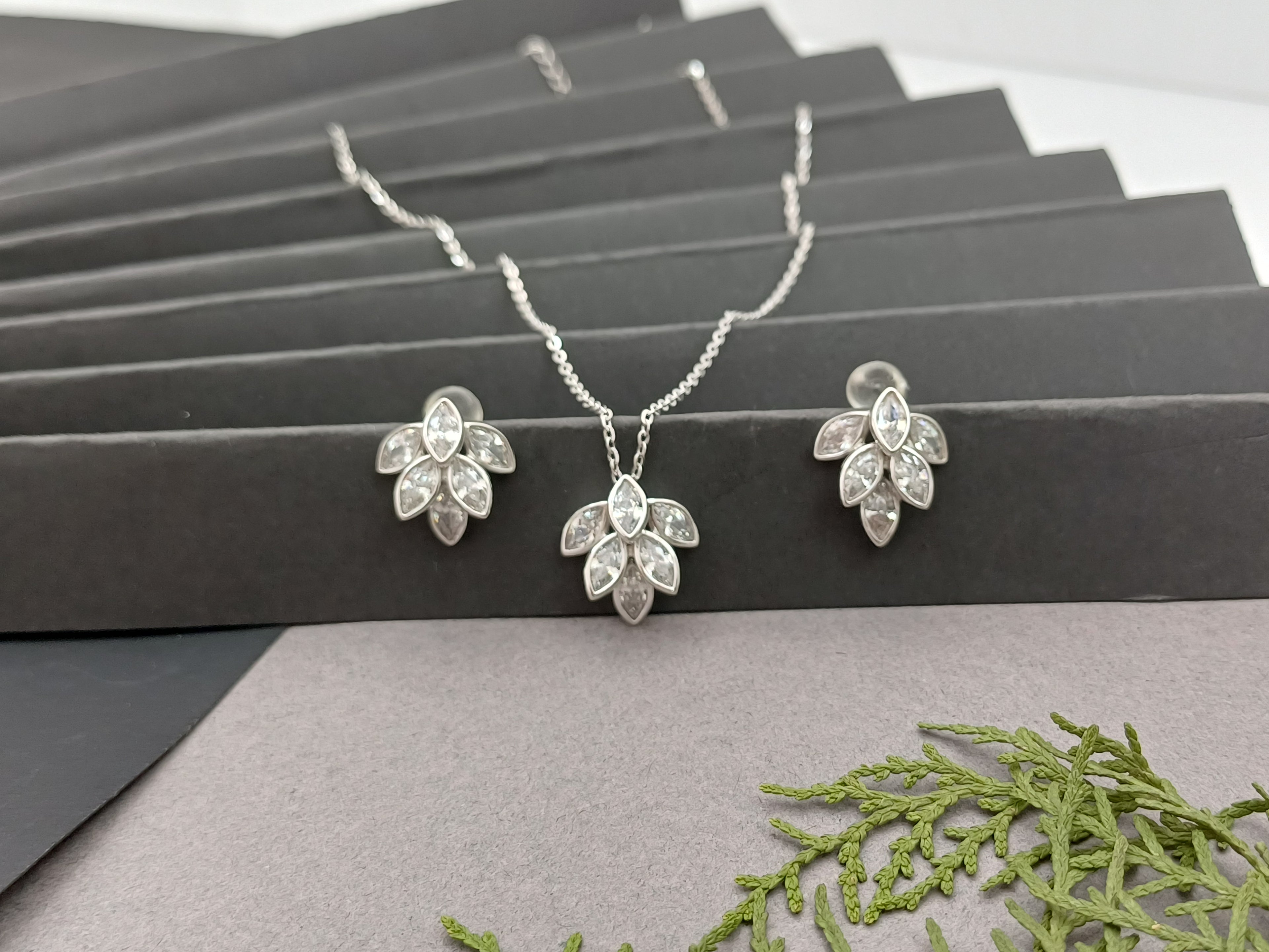 Willow Leaf Necklace Set