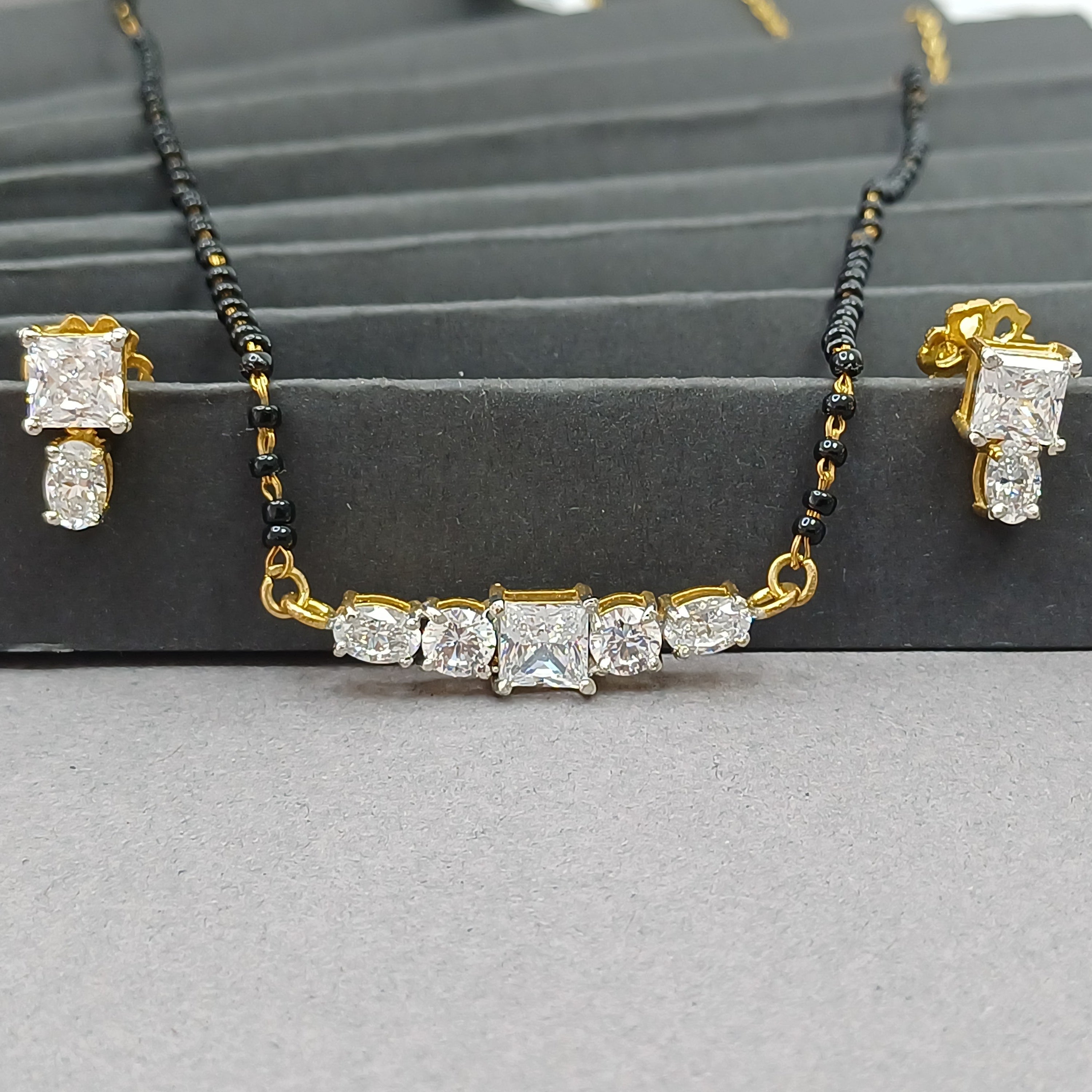 Lumina Bar Mangalsutra Set