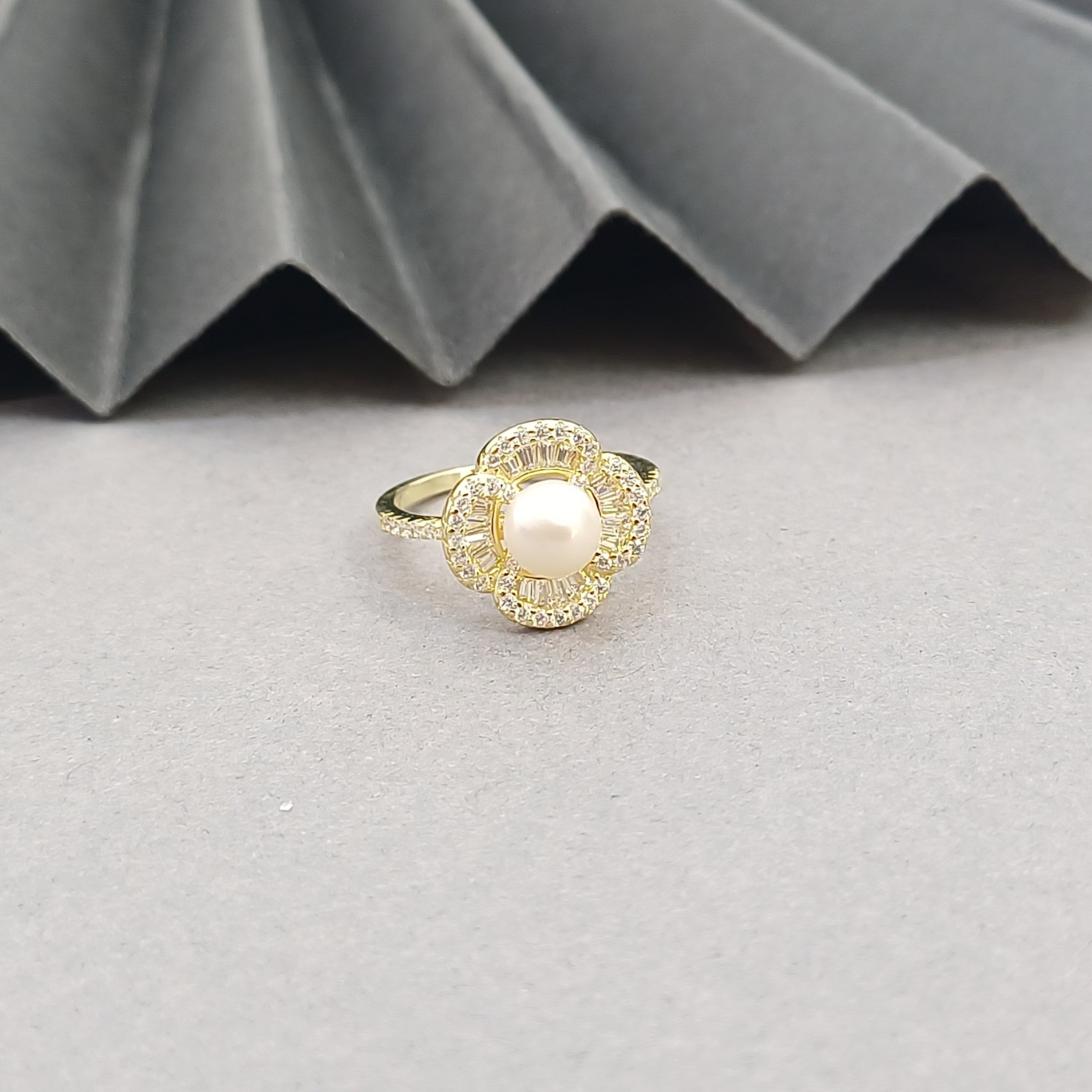 Luminous Clover Pearl Ring