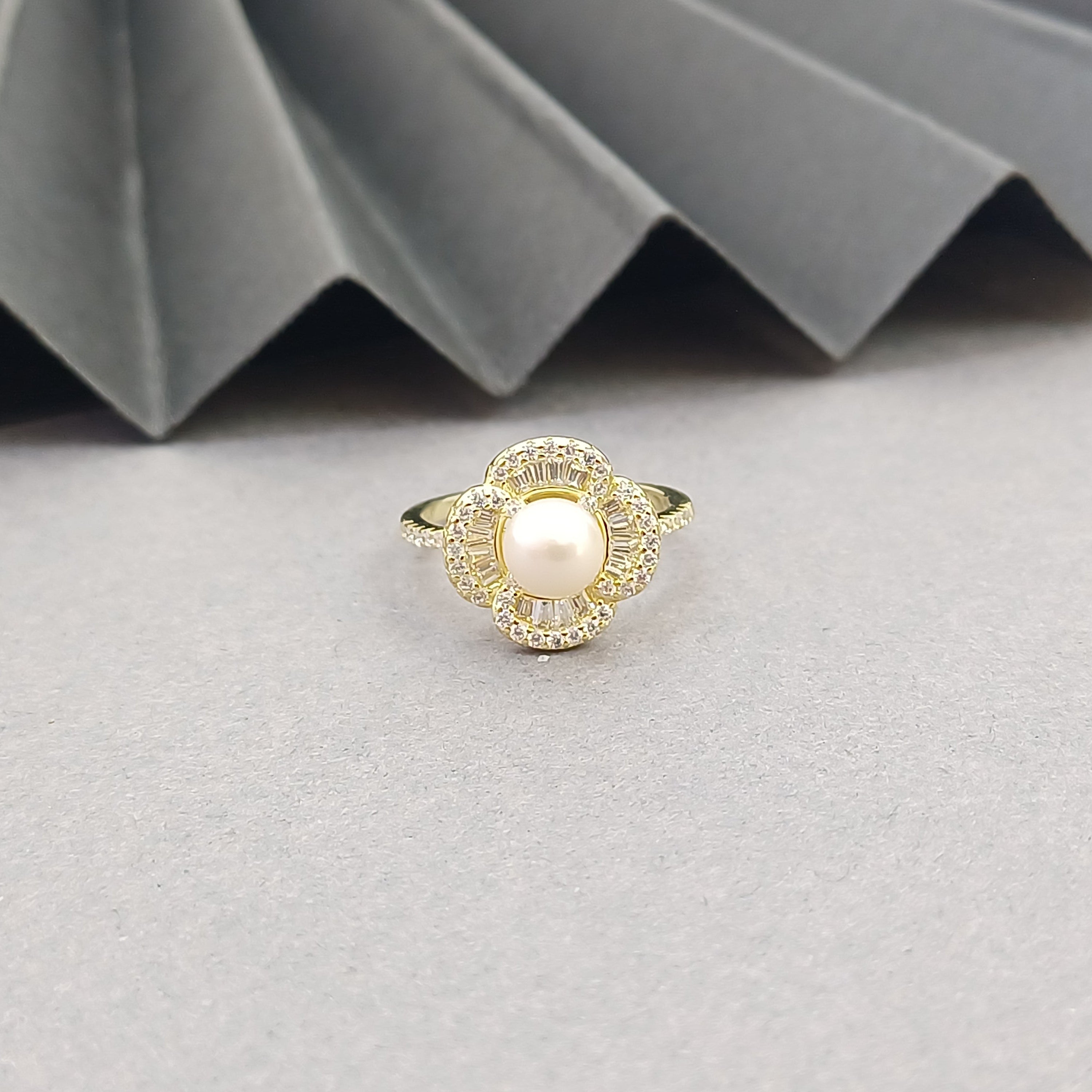 Luminous Clover Pearl Ring