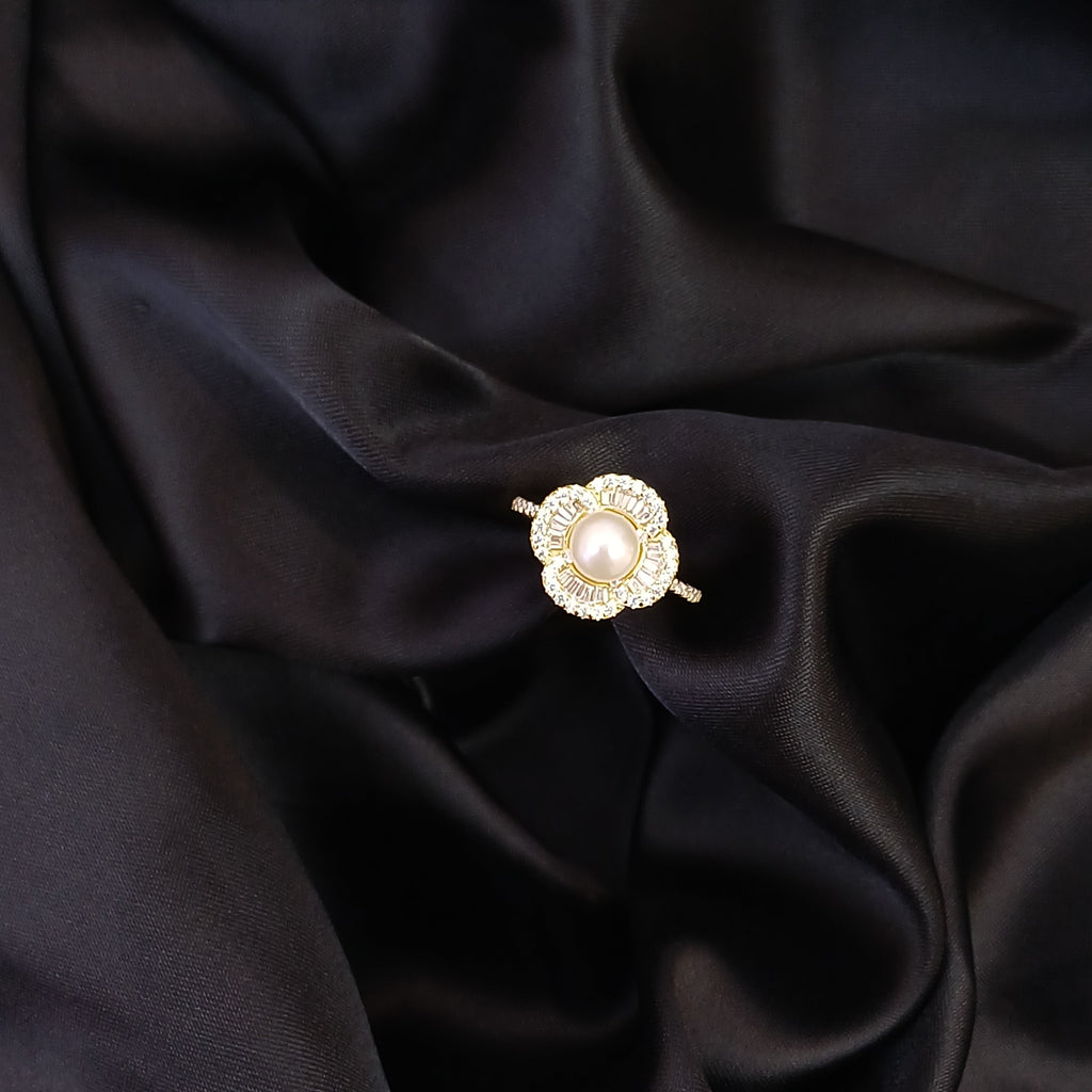 Luminous Clover Pearl Ring
