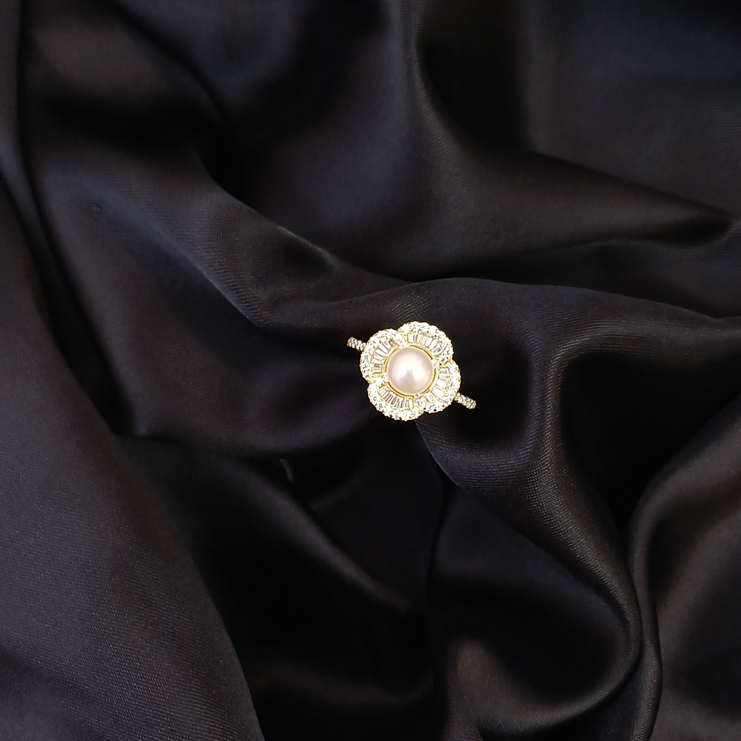 Luminous Clover Pearl Ring
