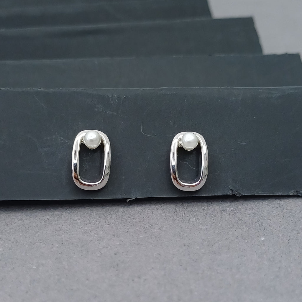 Fluid Pearl Sterling Silver Earring