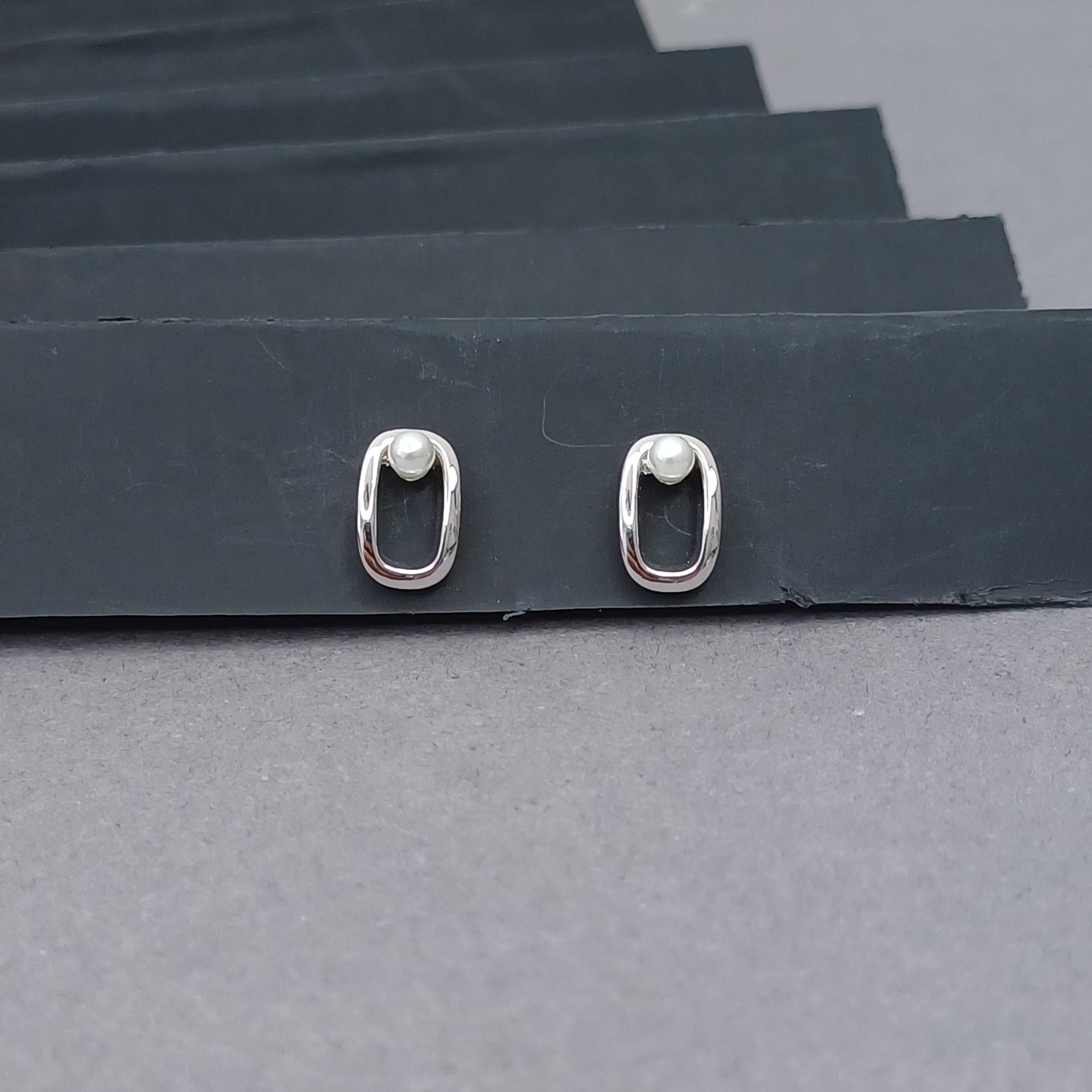 Fluid Pearl Sterling Silver Earring