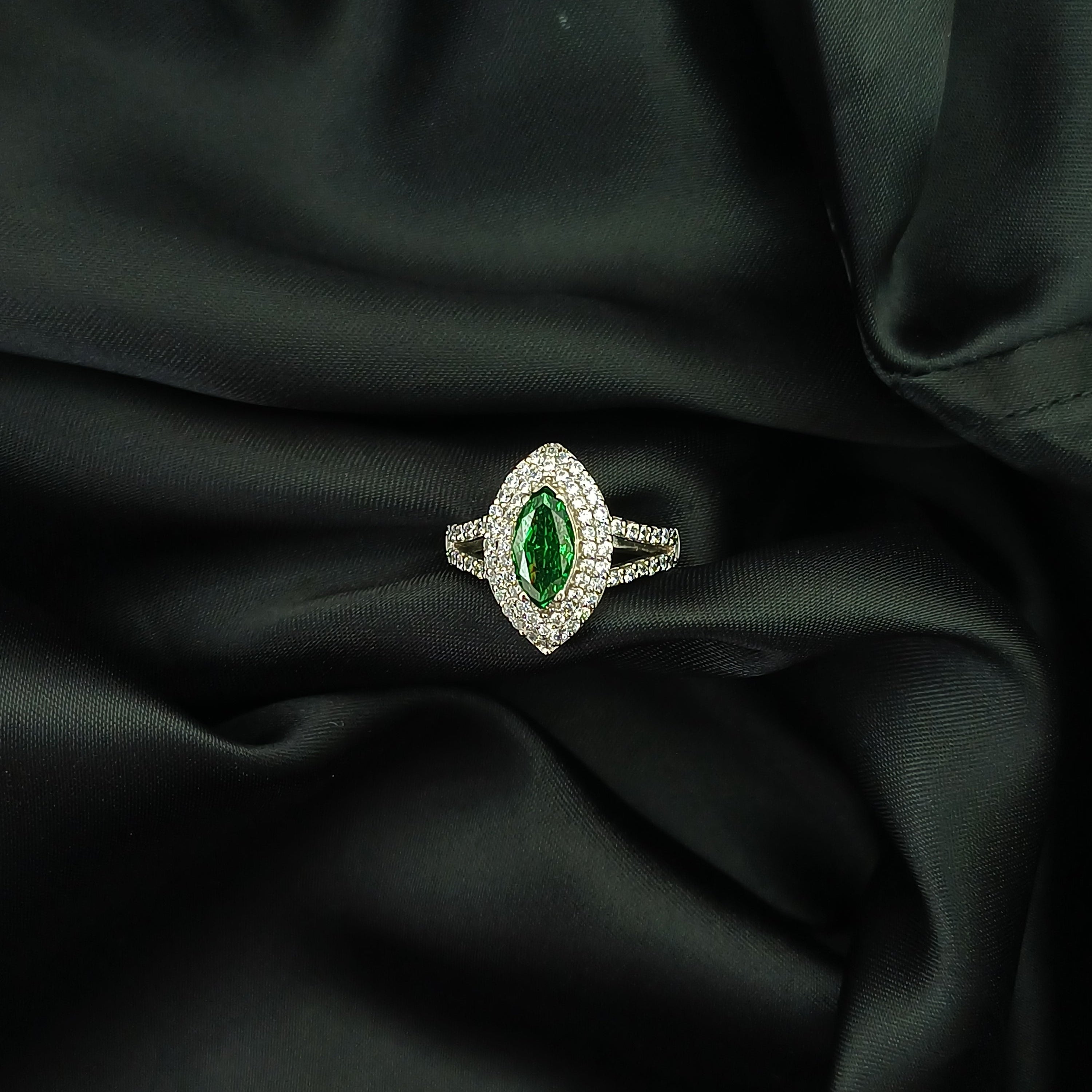 Vela Green Silver Ring