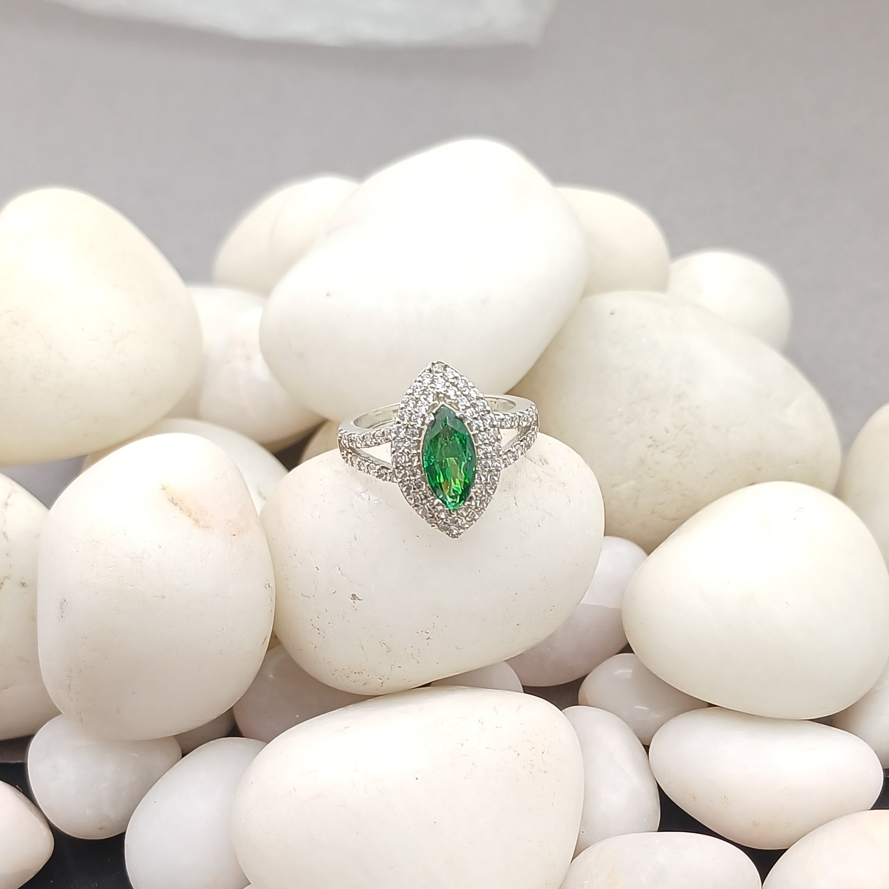 Vela Green Silver Ring