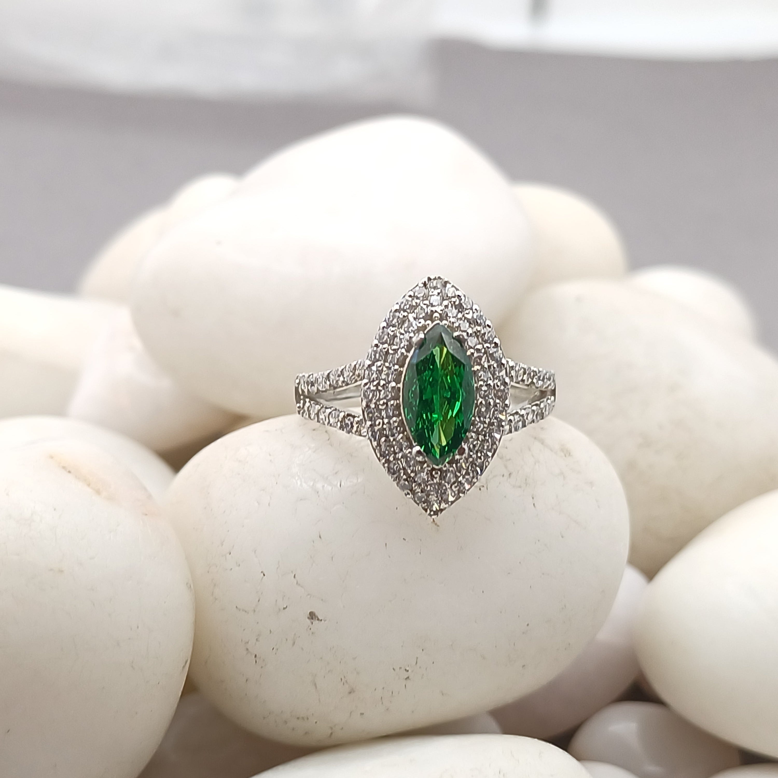 Vela Green Silver Ring