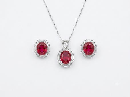 &nbsp;Luminous Silver Pendant Necklace