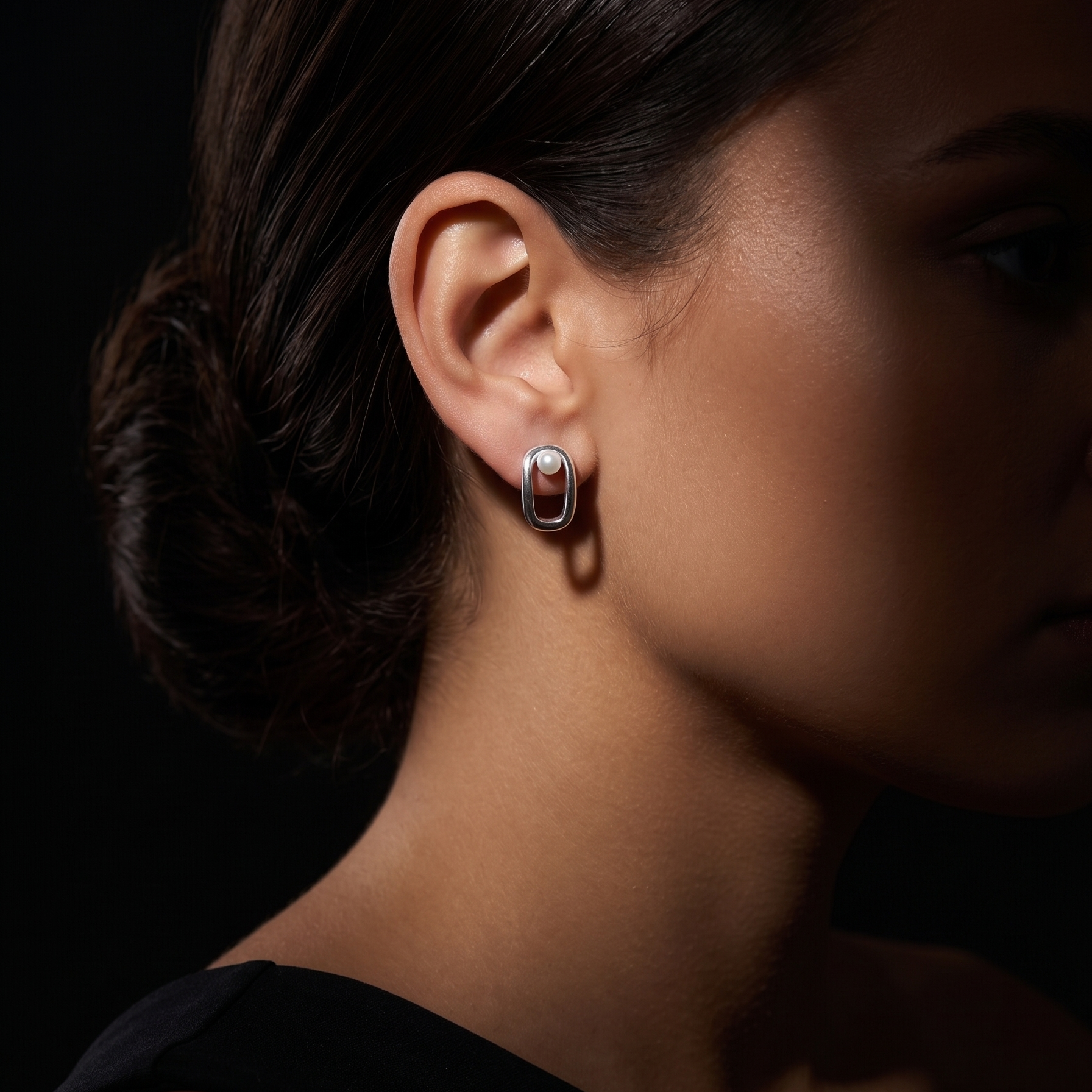 Fluid Pearl Sterling Silver Earring